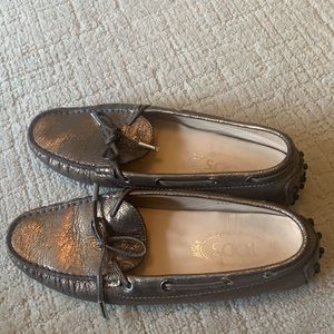 Woman’s Tods loafers